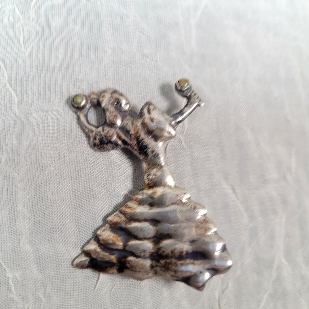 Vintage Mexico Sterling Silver Folk Dancer Maracas Green Stone Brooch Jewelry